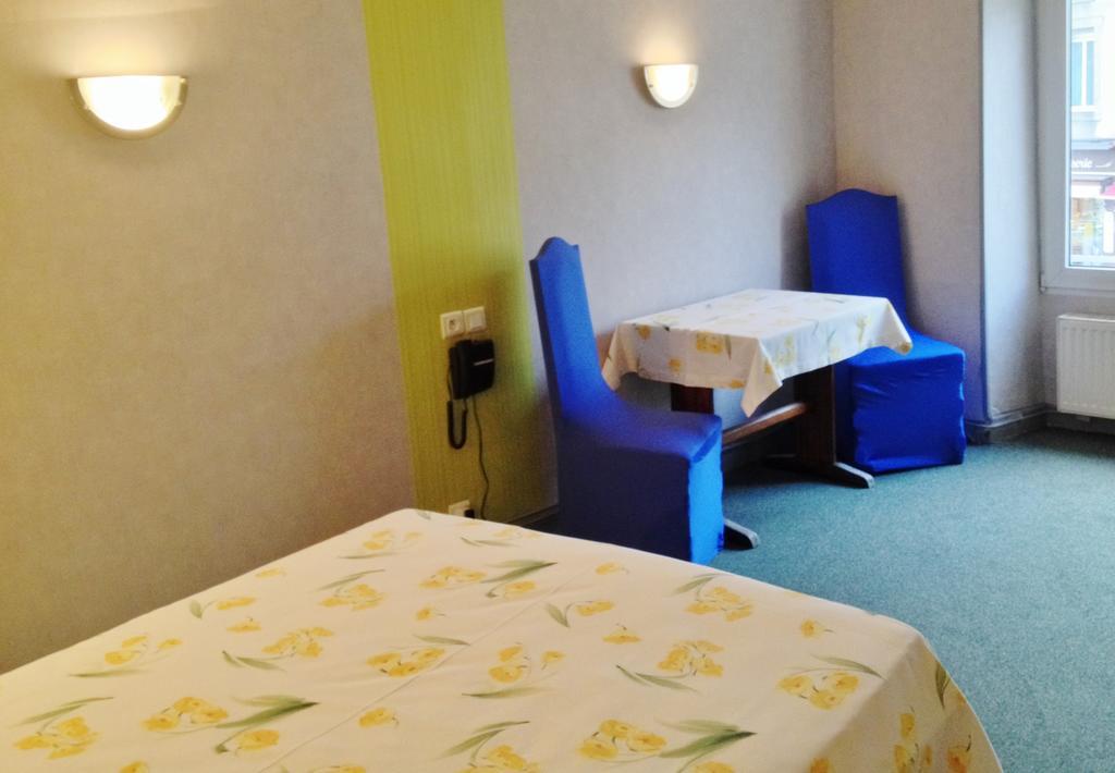 La Boule D'Or Hotel Bressuire Quarto foto