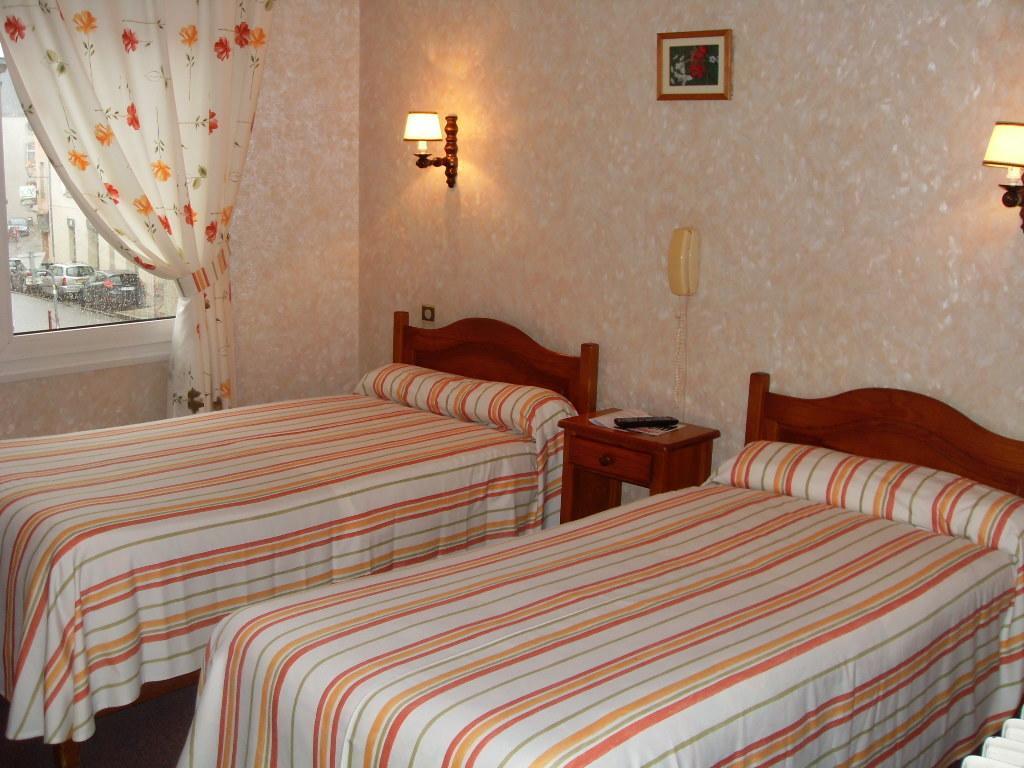 La Boule D'Or Hotel Bressuire Quarto foto