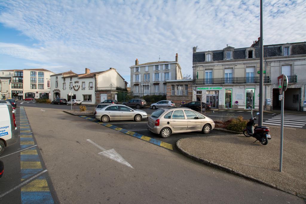 La Boule D'Or Hotel Bressuire Exterior foto